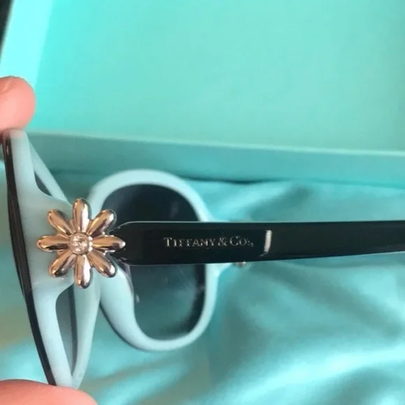 Tiffany sunglasses, great condition. Comes with hard and soft cases - Picture 3 of 5
